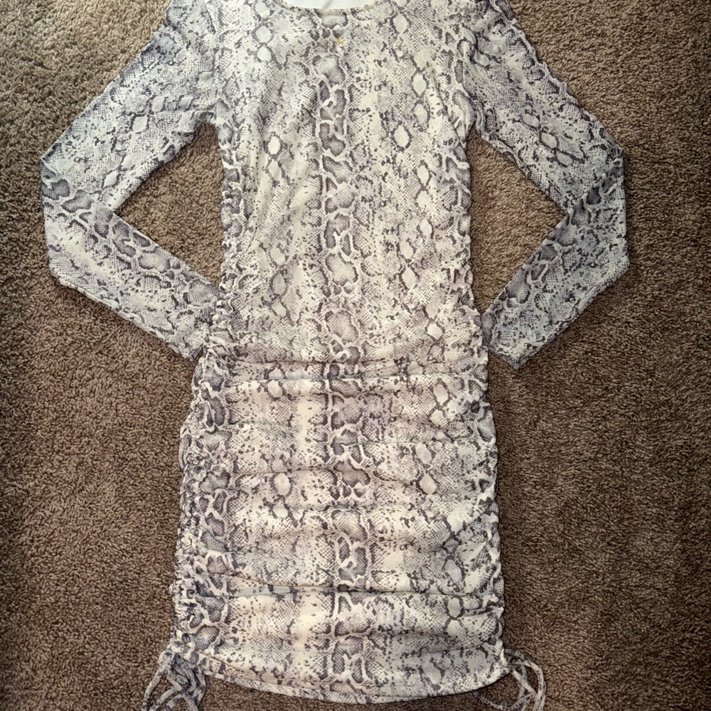 Forever 21 Cream Bodycon Long Sleeve Dress